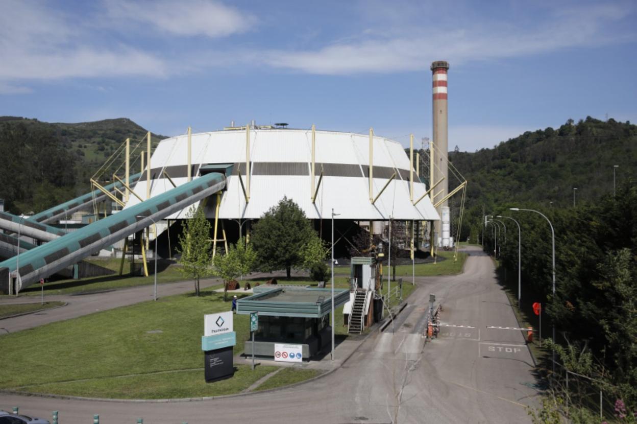 Central térmica de La Pereda, que será transformada para utilizar biomasa. 