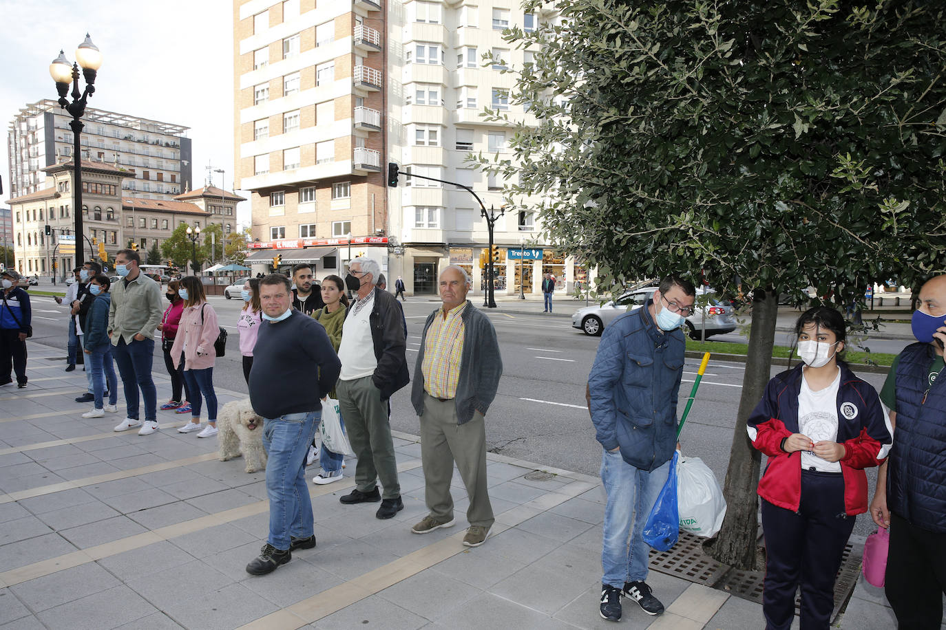 Gijón se ha convertido en plató de rodaje para una película que la productora Vaca Net prepara para Neflix. La historia se inicia el día del confinamiento por la covid-19, cuando una joven aparece sola en las calles de Infiesto, localidad que da nombre a la película que dirige Patxi Amezcua y en la que trabajan, entre otros, actores como Luis Zahera. 