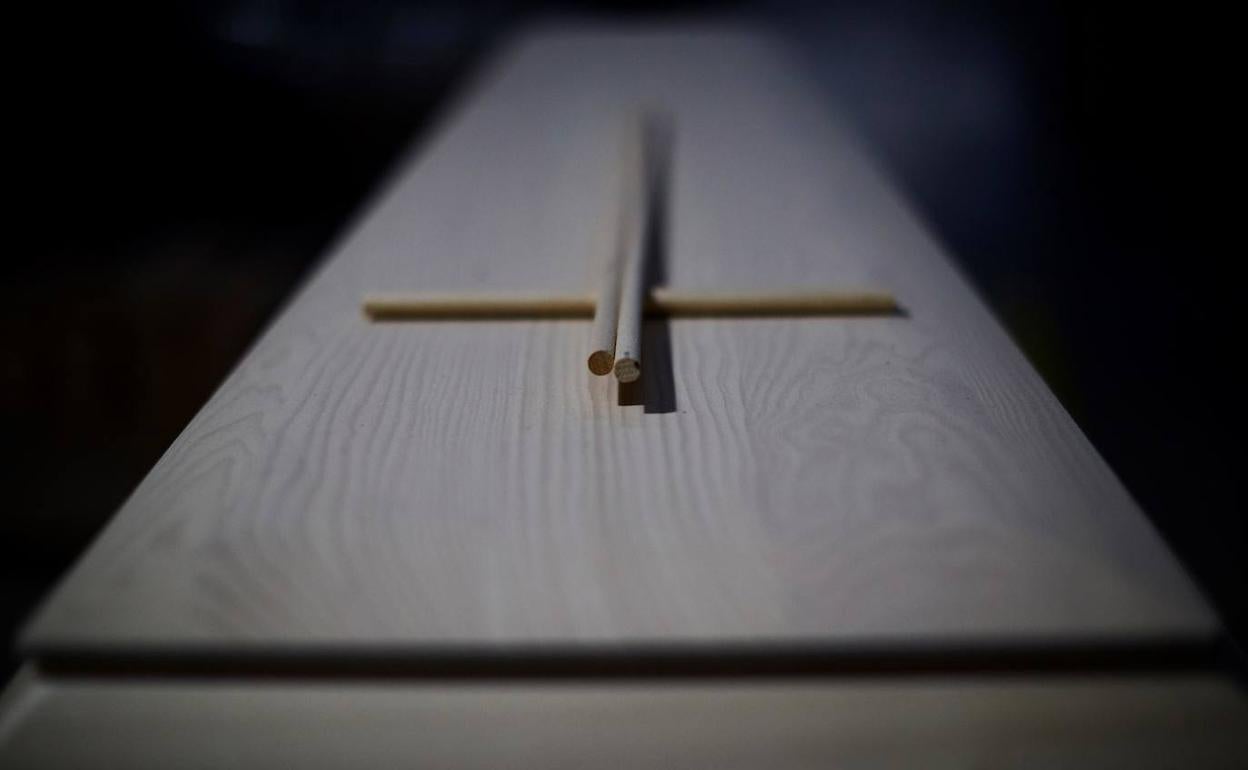 Dormir en un ataúd para mantenerse joven, terapia de moda en Rusia