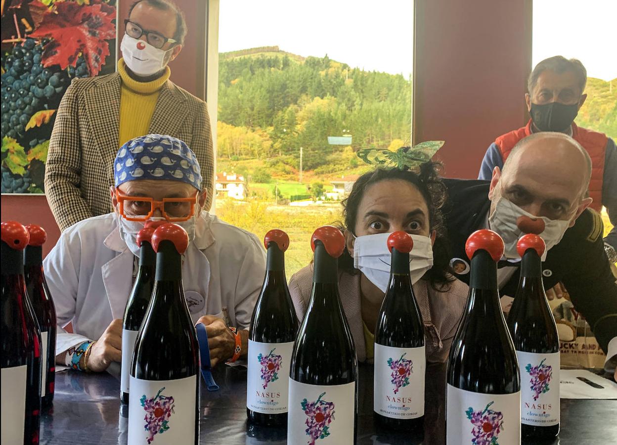 Clowntigo presenta el vino solidario Naus 