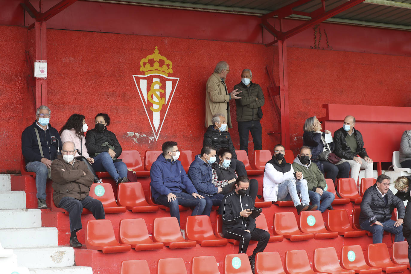 Fotos: Las mejores imágenes del Sporting B - Luarca