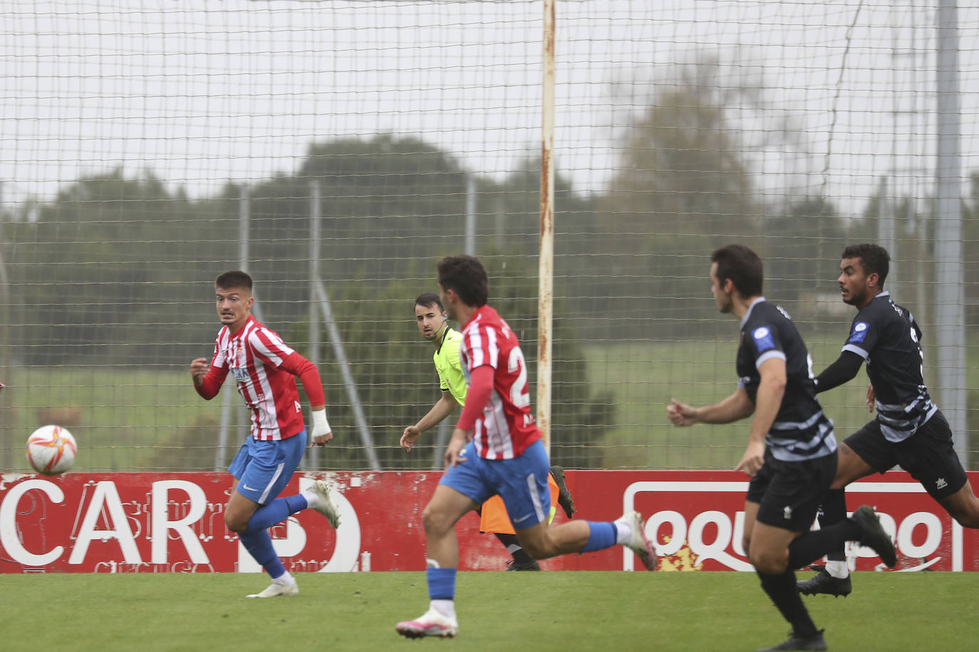 Fotos: Las mejores imágenes del Sporting B - Luarca