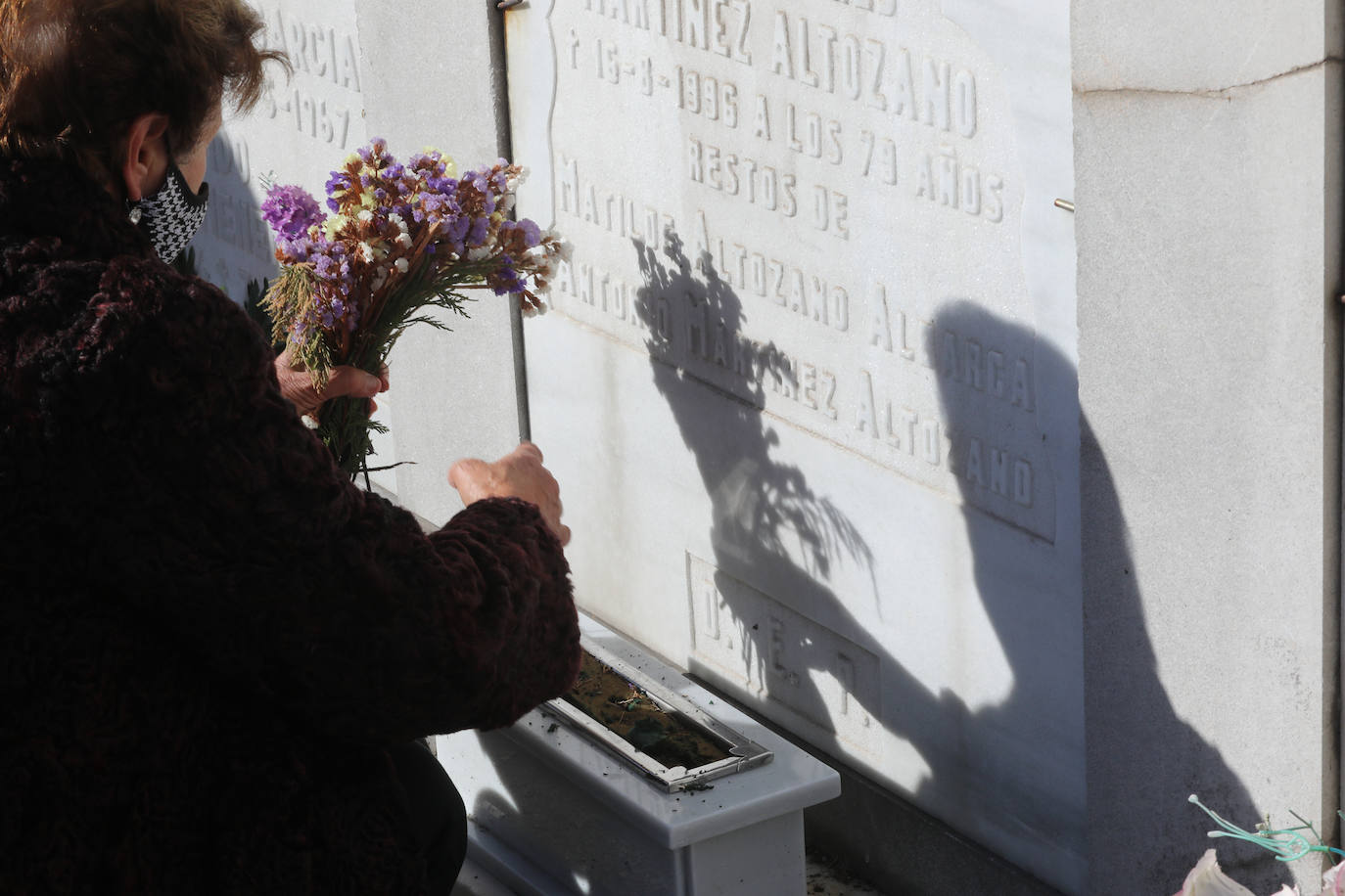 El recuerdo a los seres queridos fallecidos hoy está muy presente