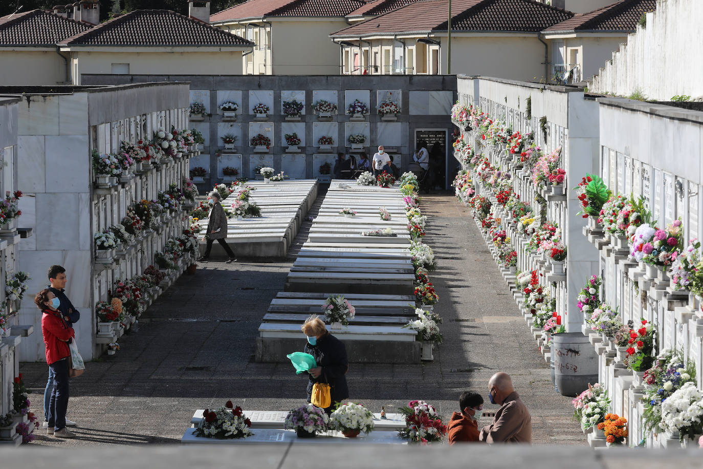 El recuerdo a los seres queridos fallecidos hoy está muy presente