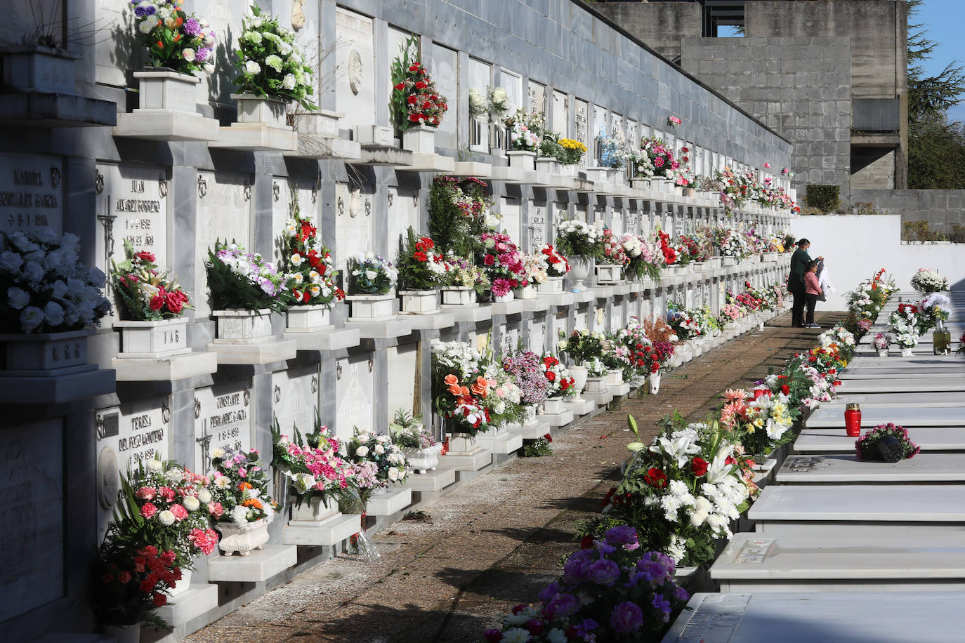 El recuerdo a los seres queridos fallecidos hoy está muy presente