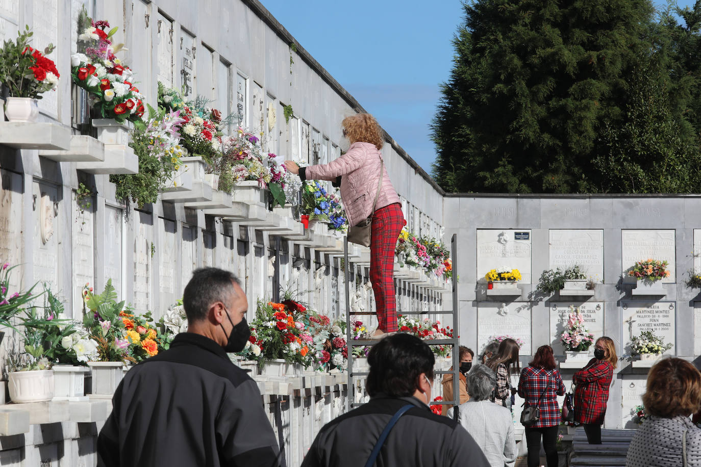 El recuerdo a los seres queridos fallecidos hoy está muy presente