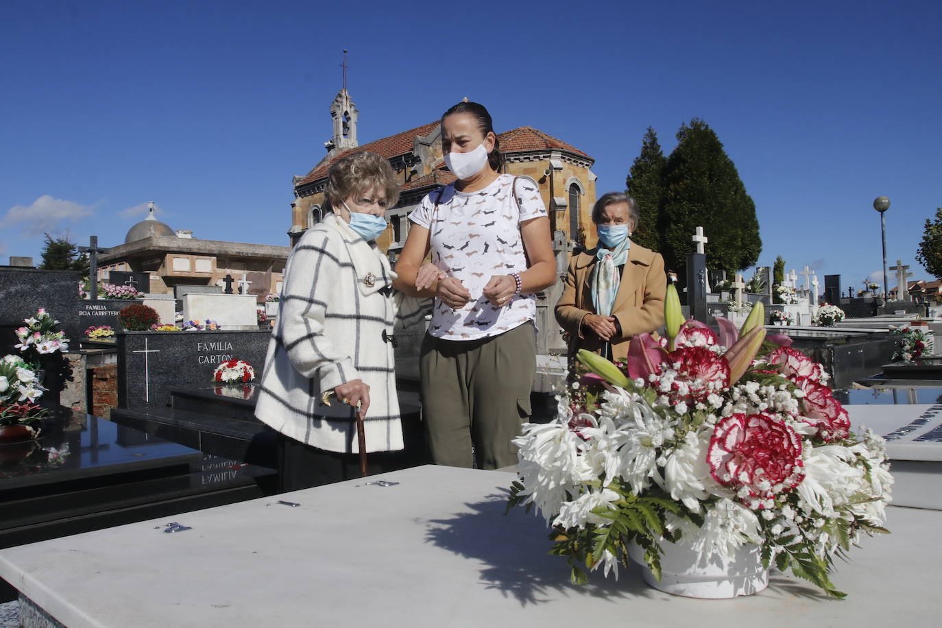 El recuerdo a los seres queridos fallecidos hoy está muy presente