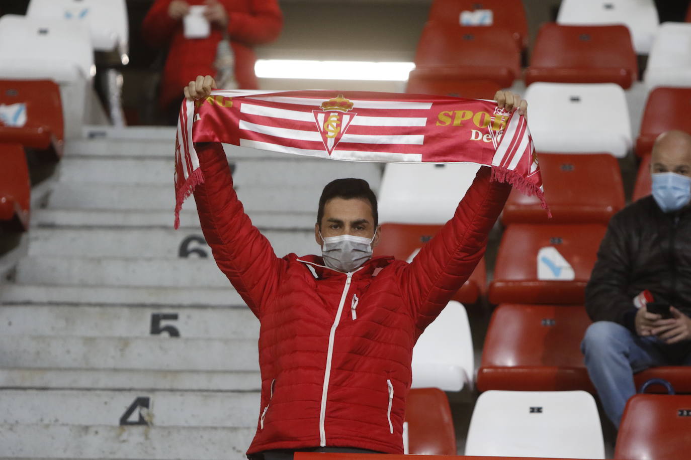 Fotos: ¿Estuviste en el Sporting-Almería? ¡Búscate!