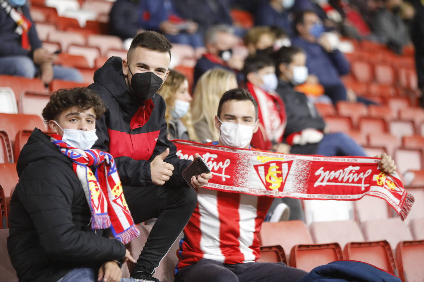 Fotos: ¿Estuviste en el Sporting-Almería? ¡Búscate!