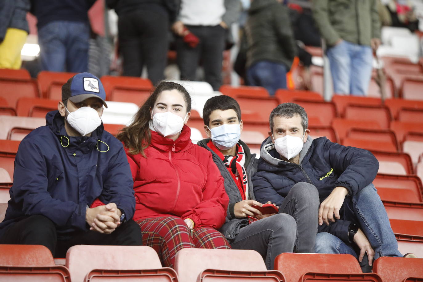 Fotos: ¿Estuviste en el Sporting-Almería? ¡Búscate!