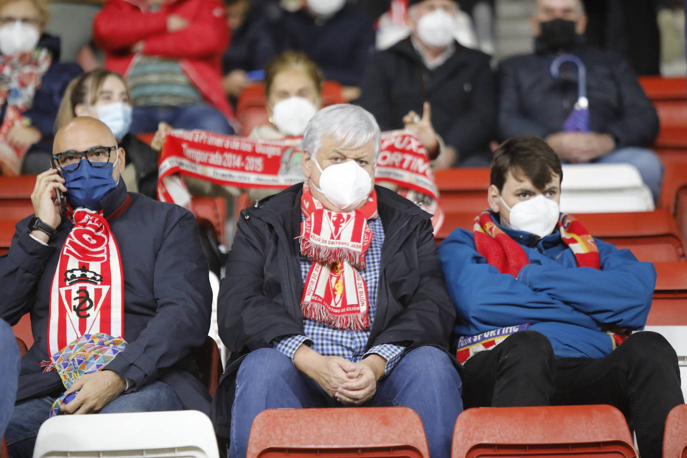 Fotos: ¿Estuviste en el Sporting-Almería? ¡Búscate!