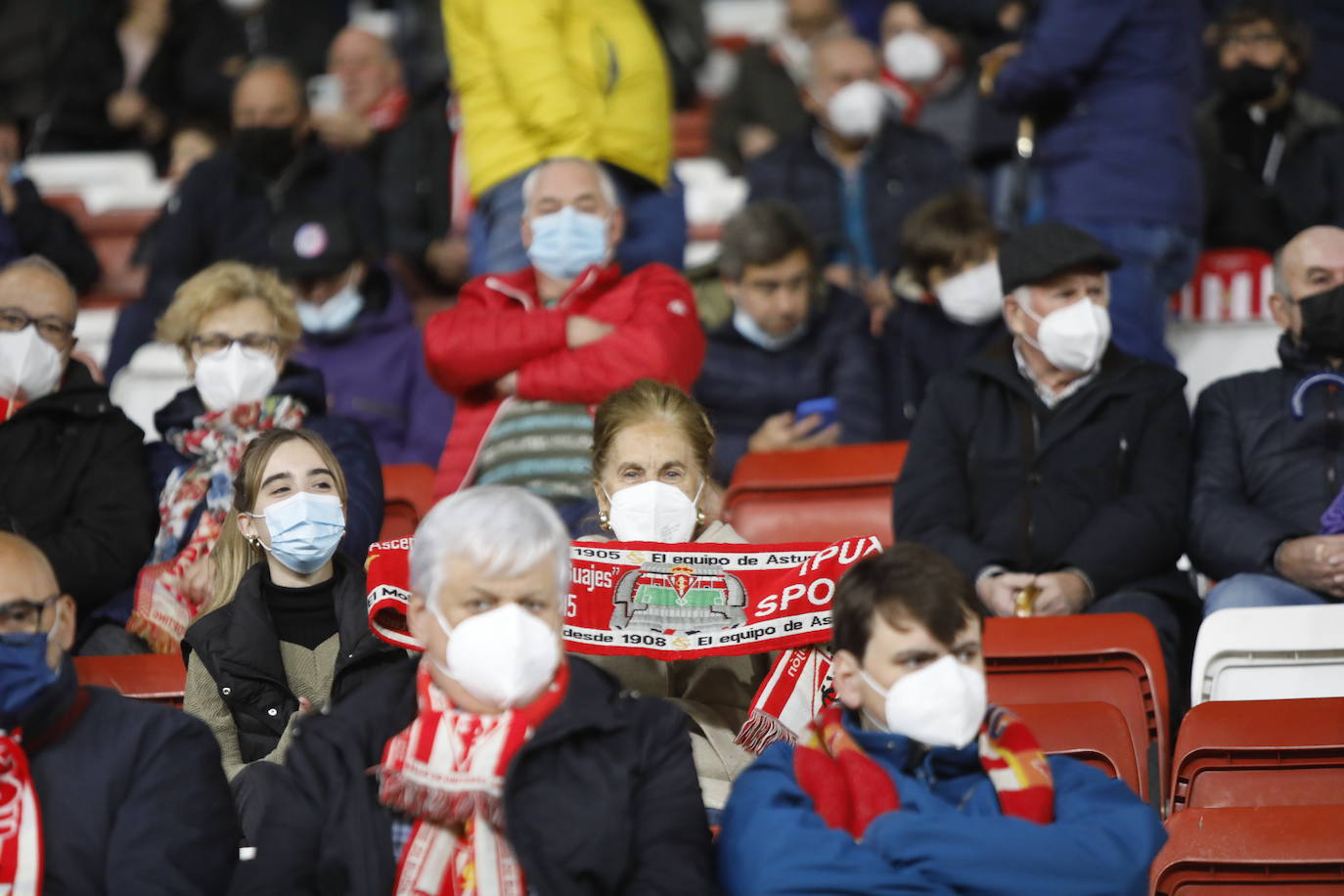 Fotos: ¿Estuviste en el Sporting-Almería? ¡Búscate!