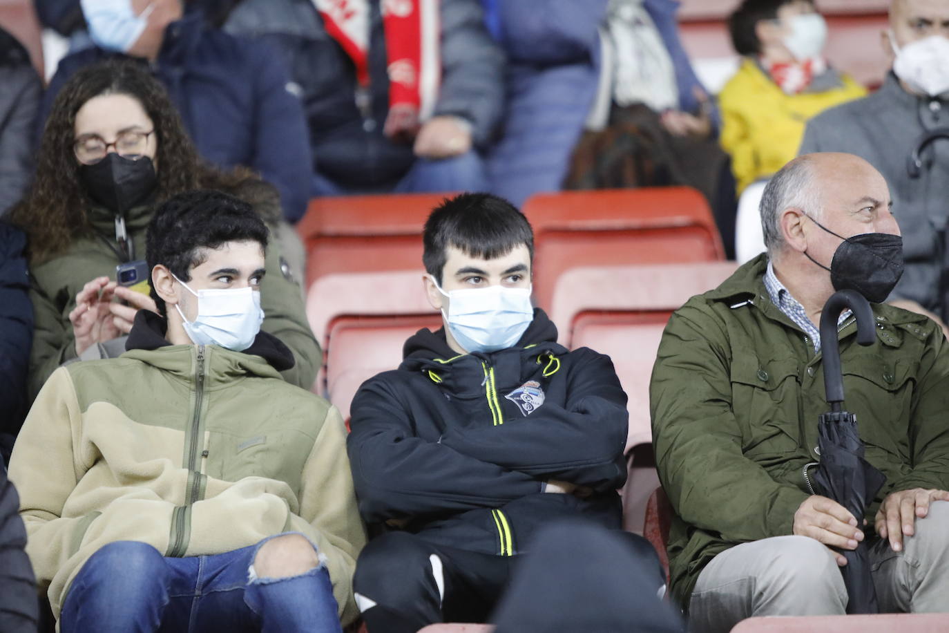 Fotos: ¿Estuviste en el Sporting-Almería? ¡Búscate!