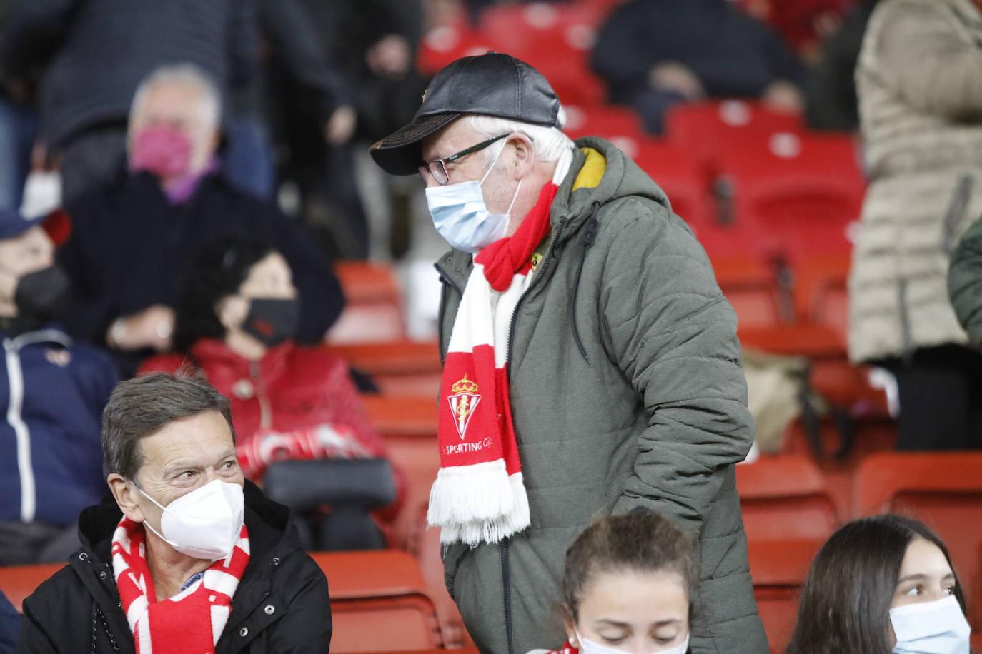 Fotos: ¿Estuviste en el Sporting-Almería? ¡Búscate!