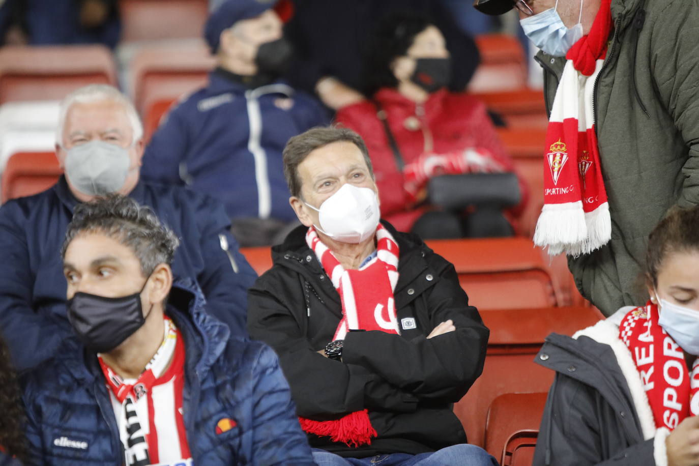 Fotos: ¿Estuviste en el Sporting-Almería? ¡Búscate!