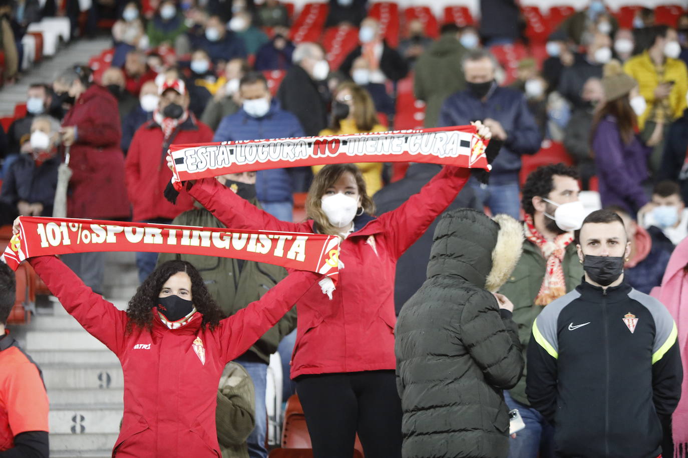 Fotos: ¿Estuviste en el Sporting-Almería? ¡Búscate!