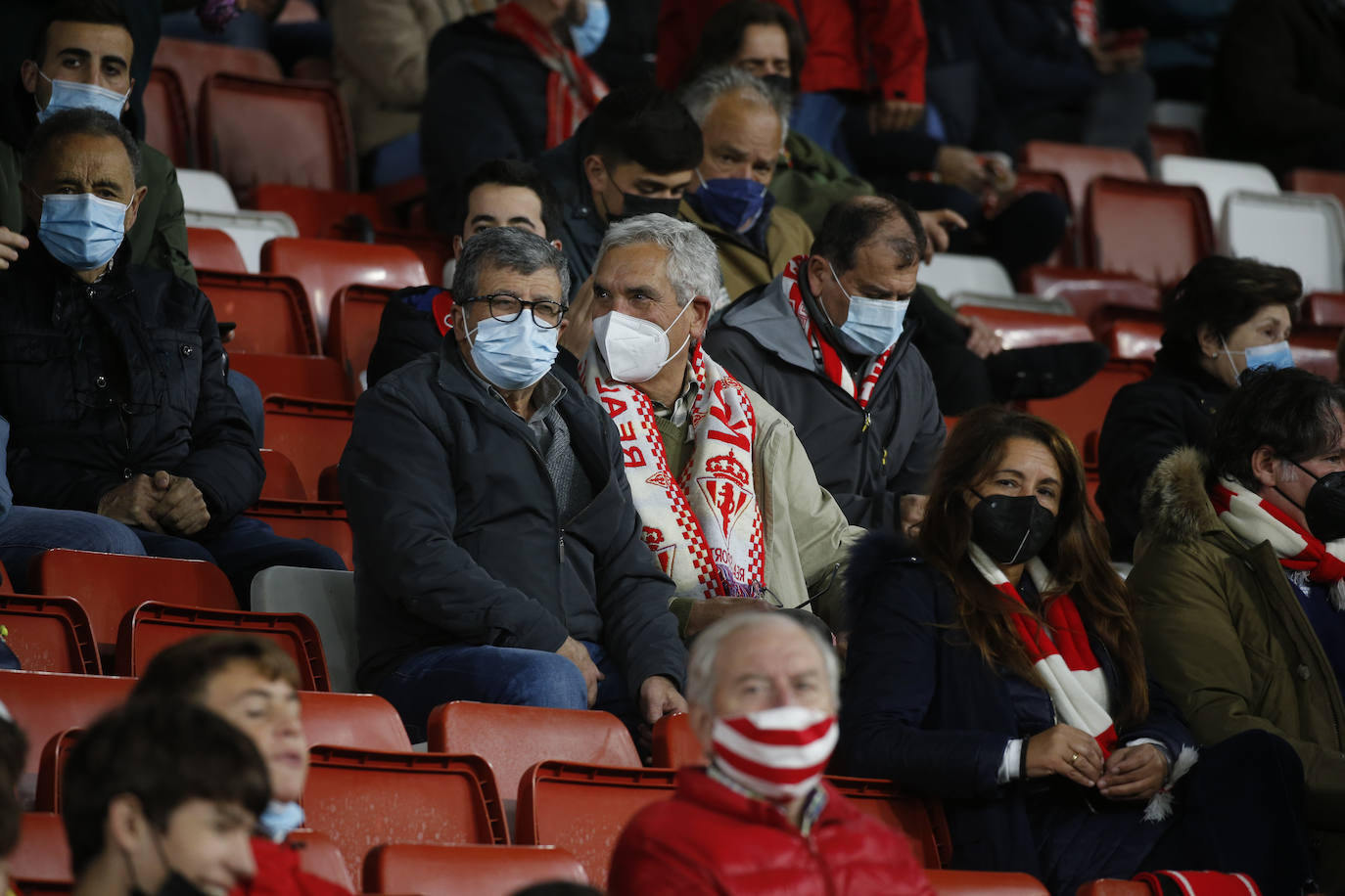 Fotos: ¿Estuviste en el Sporting-Almería? ¡Búscate!