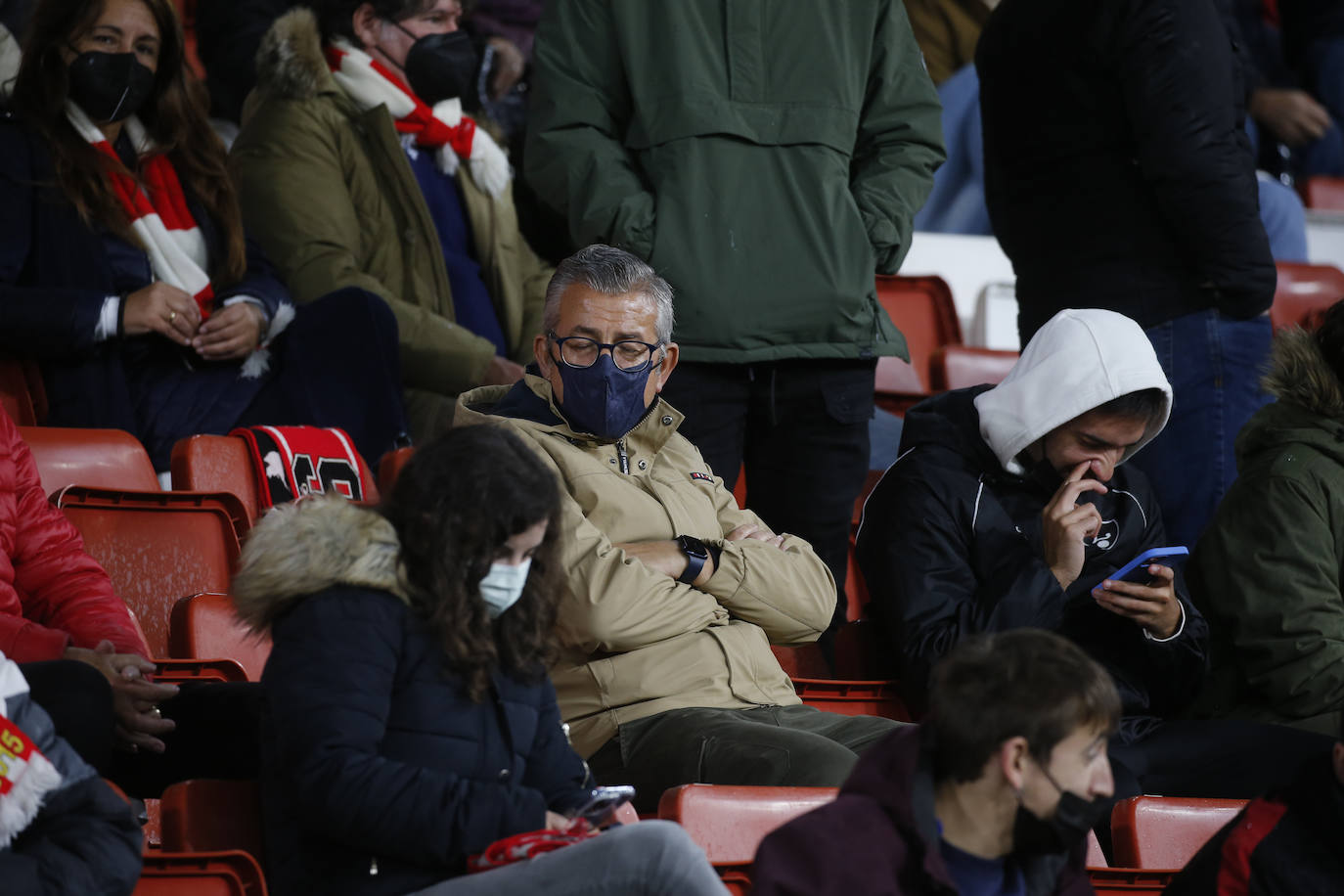 Fotos: ¿Estuviste en el Sporting-Almería? ¡Búscate!