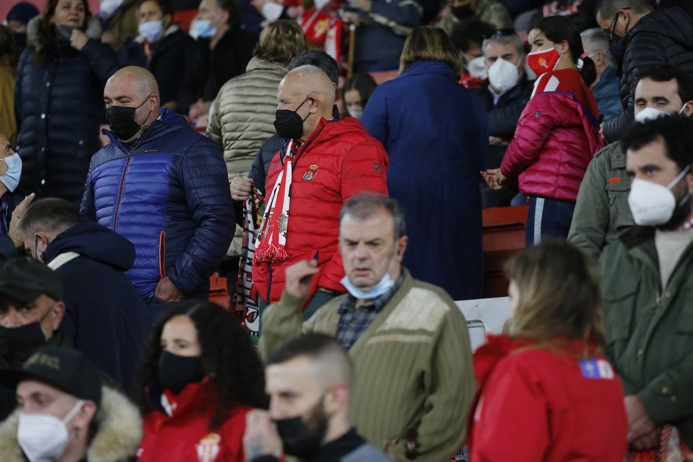 Fotos: ¿Estuviste en el Sporting-Almería? ¡Búscate!