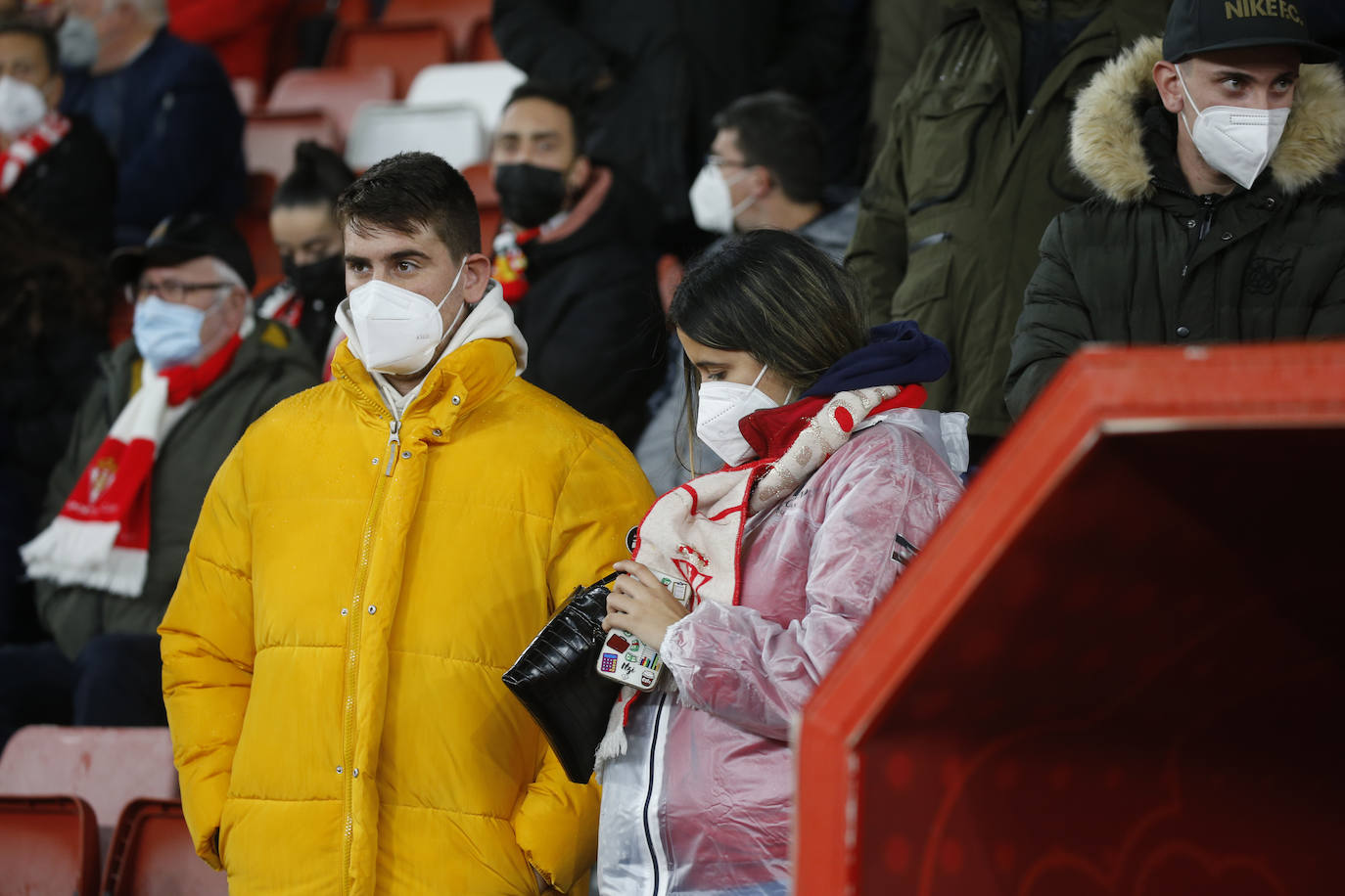 Fotos: ¿Estuviste en el Sporting-Almería? ¡Búscate!