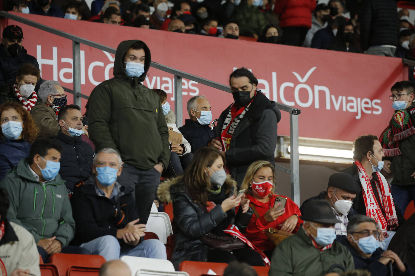 Fotos: ¿Estuviste en el Sporting-Almería? ¡Búscate!