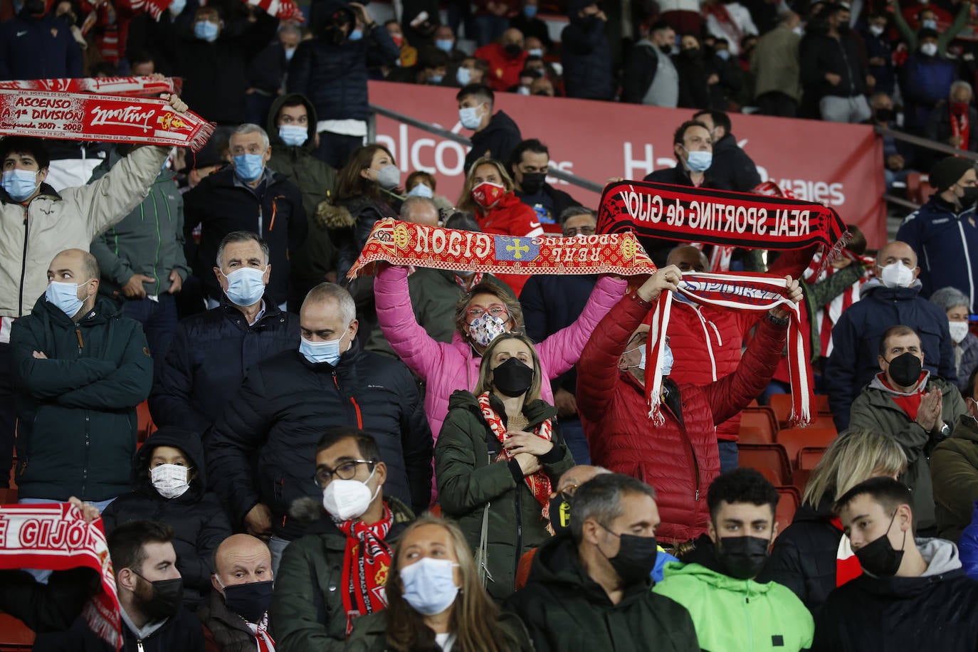 Fotos: ¿Estuviste en el Sporting-Almería? ¡Búscate!