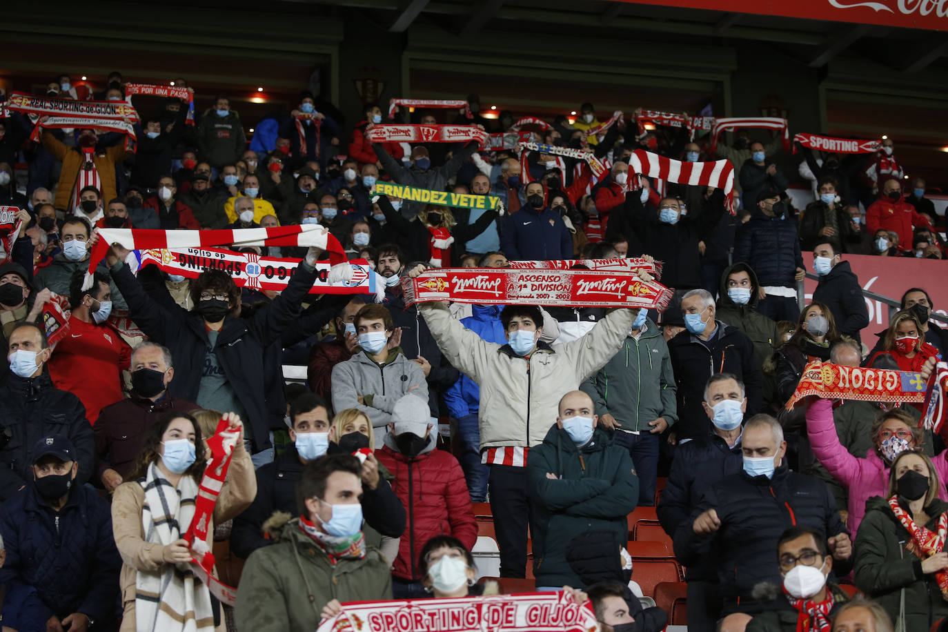 Fotos: ¿Estuviste en el Sporting-Almería? ¡Búscate!