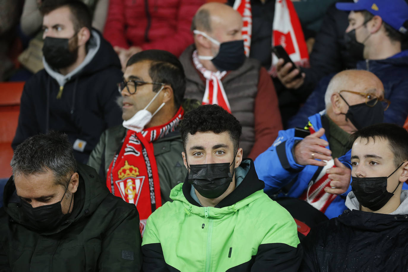 Fotos: ¿Estuviste en el Sporting-Almería? ¡Búscate!