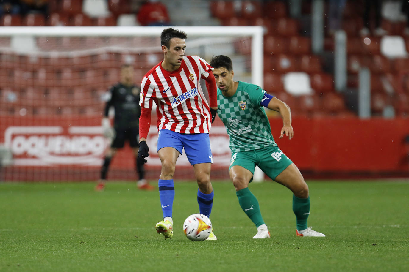 Estas son las mejores imágenes del partido disputado en El Molinón entre el Sporting y el Almería (0-1). 