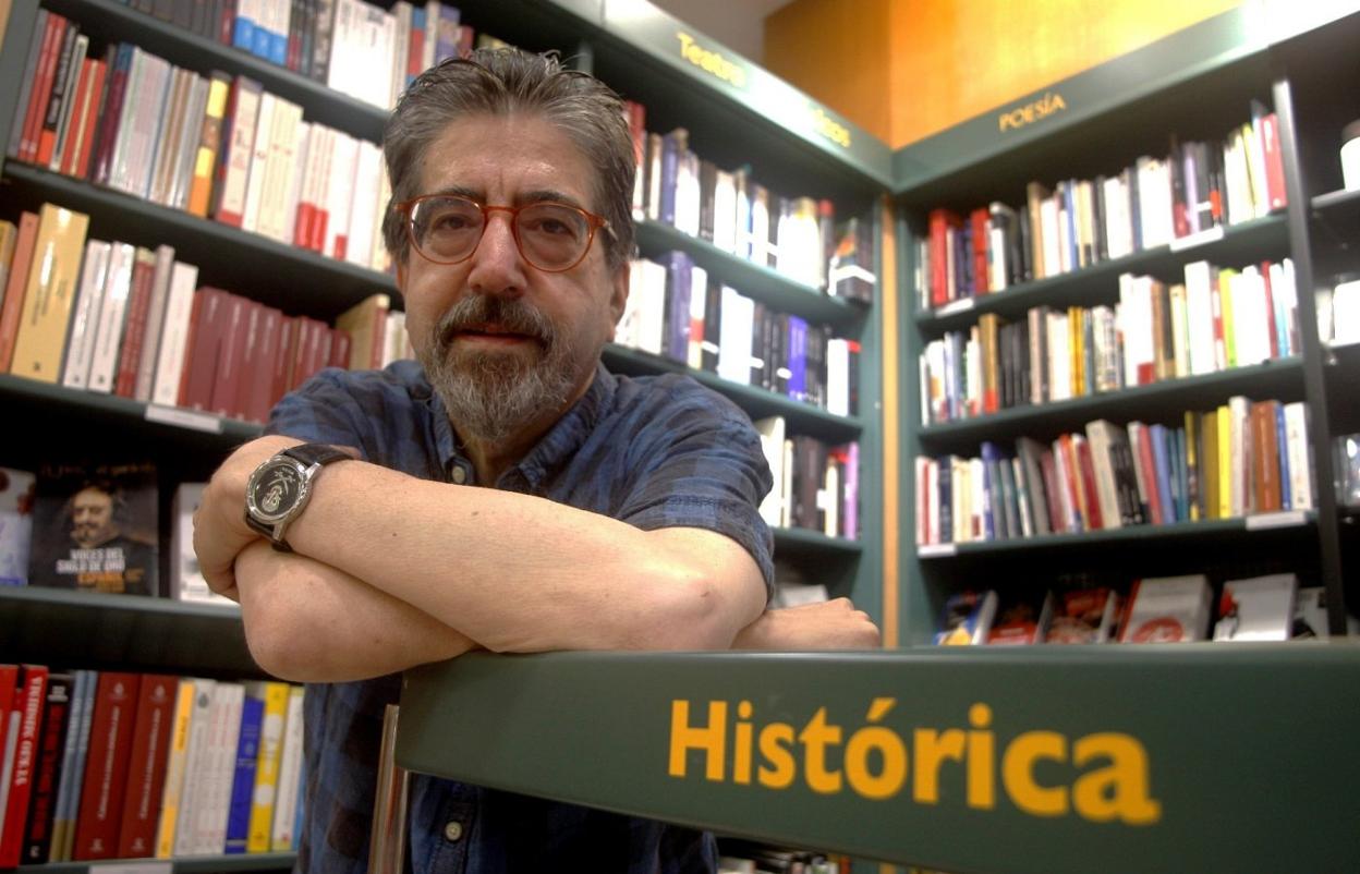 Luis García Jambrina, este pasado verano, en Gijón. 