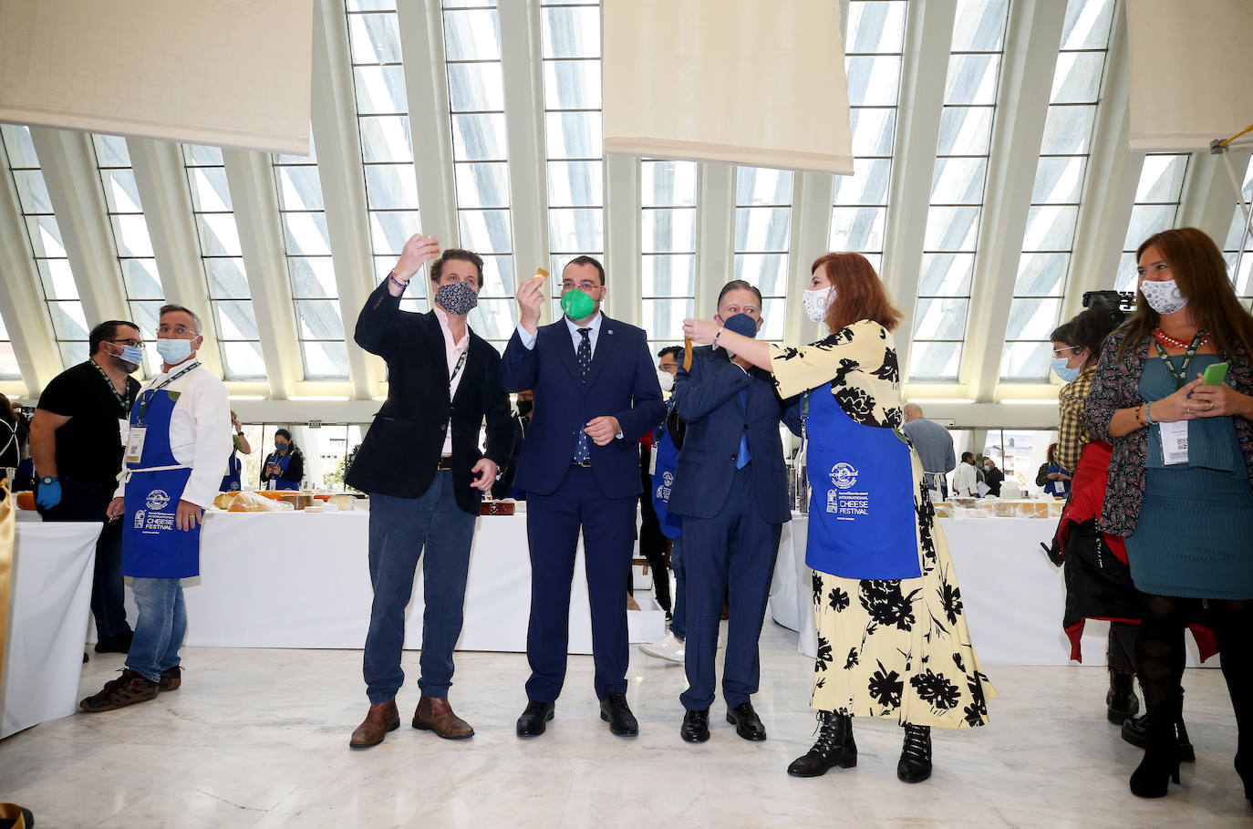 Oviedo y Asturias serán, hasta el próximo sábado, el epicentro global de la cultura quesera gracias a la celebración del Festival Internacional del Queso y de la trigésimo tercera edición de los World Cheese Awards que deciden el mejor queso del mundo en el Palacio de Exposiciones y Congresos del Calatrava. 