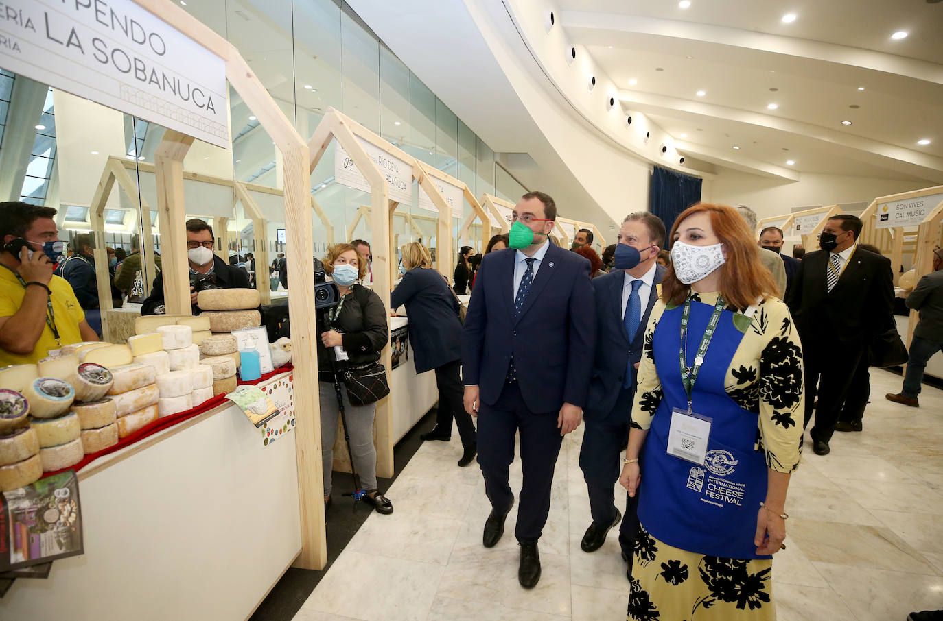 Oviedo y Asturias serán, hasta el próximo sábado, el epicentro global de la cultura quesera gracias a la celebración del Festival Internacional del Queso y de la trigésimo tercera edición de los World Cheese Awards que deciden el mejor queso del mundo en el Palacio de Exposiciones y Congresos del Calatrava. 