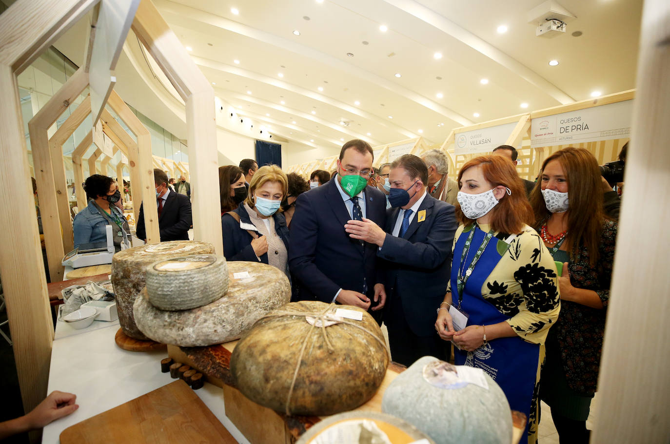 Oviedo y Asturias serán, hasta el próximo sábado, el epicentro global de la cultura quesera gracias a la celebración del Festival Internacional del Queso y de la trigésimo tercera edición de los World Cheese Awards que deciden el mejor queso del mundo en el Palacio de Exposiciones y Congresos del Calatrava. 