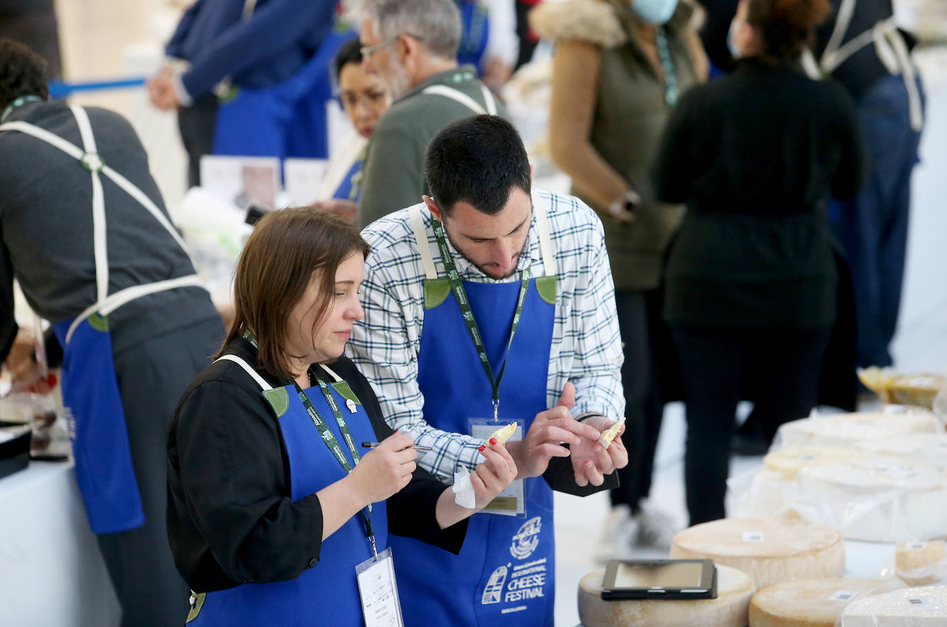 Oviedo y Asturias serán, hasta el próximo sábado, el epicentro global de la cultura quesera gracias a la celebración del Festival Internacional del Queso y de la trigésimo tercera edición de los World Cheese Awards que deciden el mejor queso del mundo en el Palacio de Exposiciones y Congresos del Calatrava. 