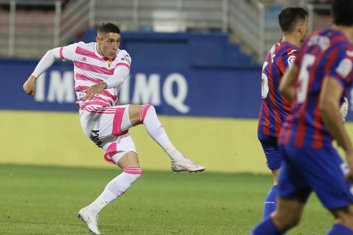 Estas son las mejores imágenes del partido disputado entre el SD Eibar y el Real Oviedo (1-0).