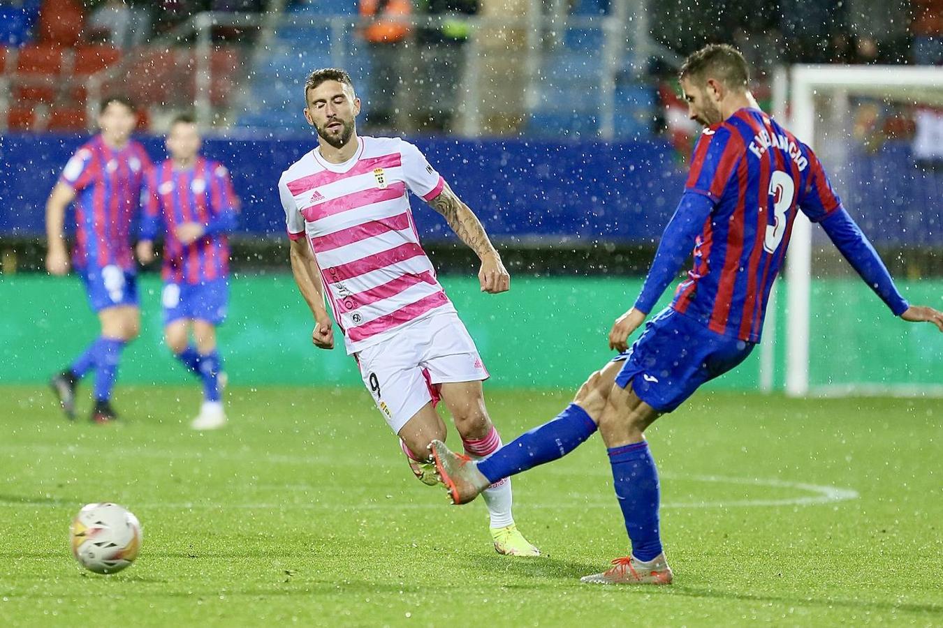 Estas son las mejores imágenes del partido disputado entre el SD Eibar y el Real Oviedo (1-0).