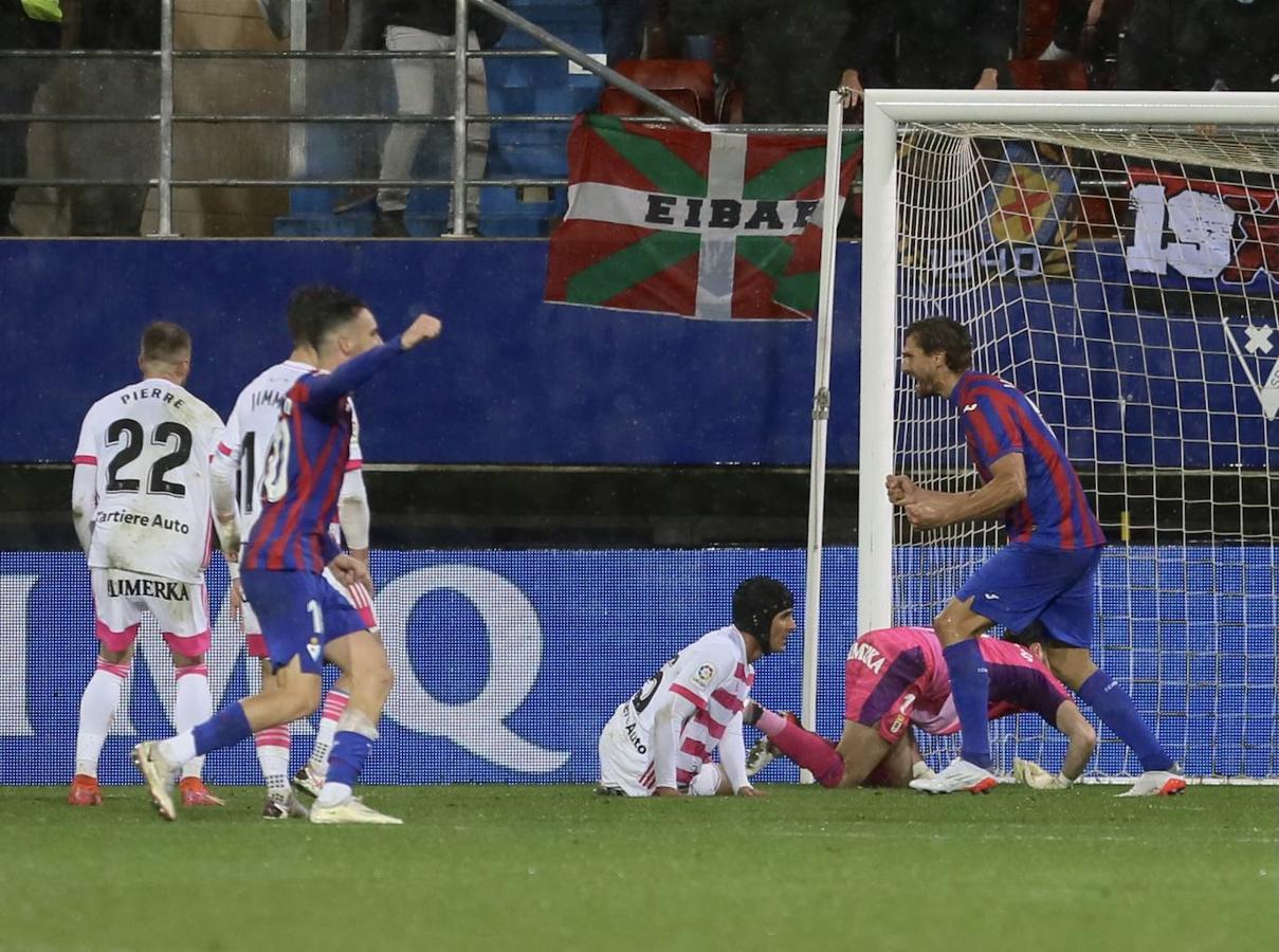 Estas son las mejores imágenes del partido disputado entre el SD Eibar y el Real Oviedo (1-0).