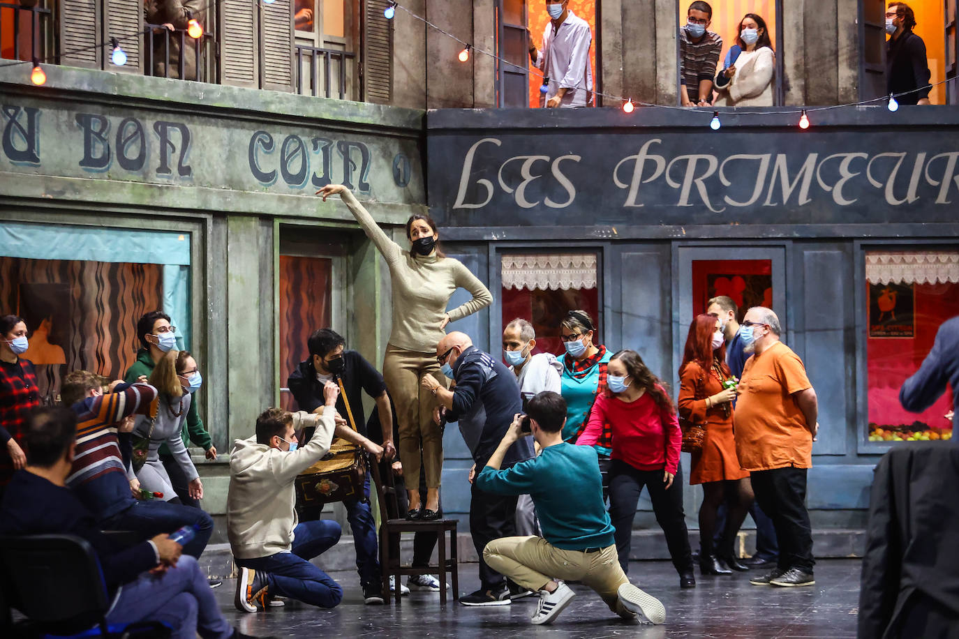 Con escenografía y vestuario de los añorados Julio Galán y Pepa Ojanguren y dirección de escena de Sagi, la producción alza el telón en Oviedo por cuarta vez. Pero lo hace en el Campoamor de la nueva normalidad, «así que el clima es diferente» 