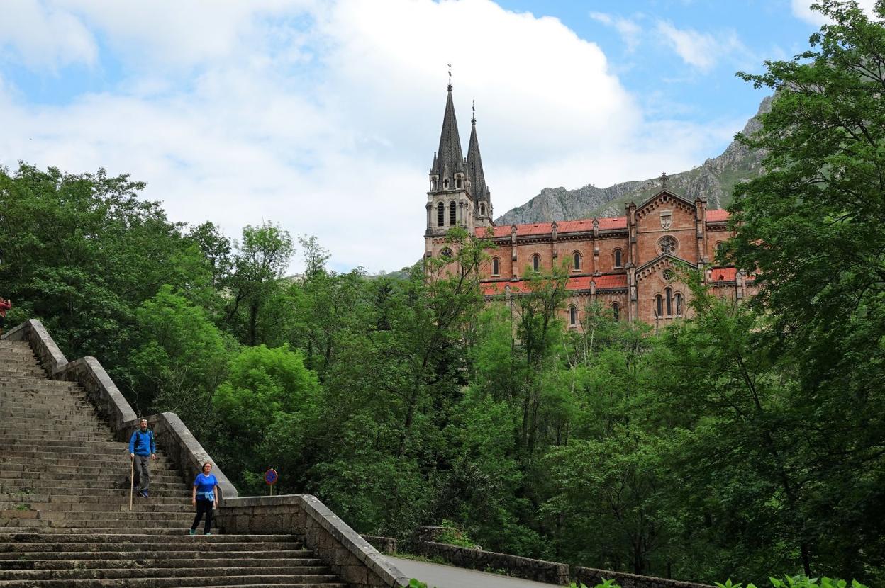 El Santuario de Covadonga albergará parte de los actos para celebrar el 1.300 aniversario de la batalla. 