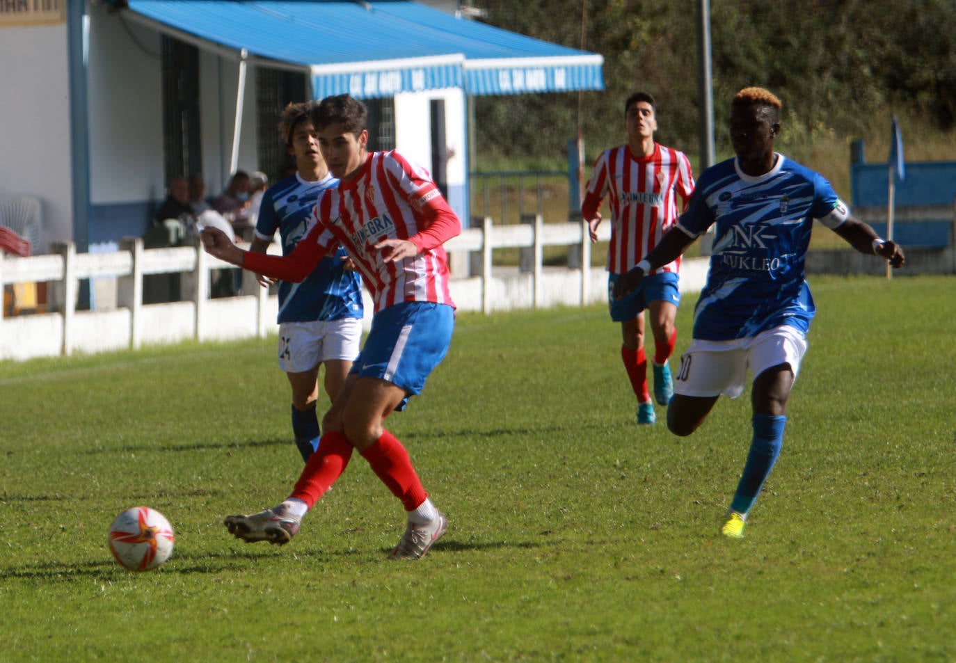 Los de Sergio Sánchez perdieron 1 - 2 en Sotrondio con un San Martín que se fue creciendo con el paso de los minutos. 
