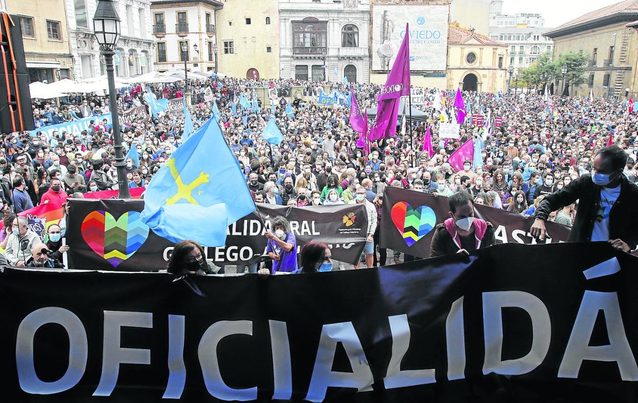 Varios miles de personas se manifestaron el pasado 16 de octubre en Oviedo para pedir la oficialidad. 