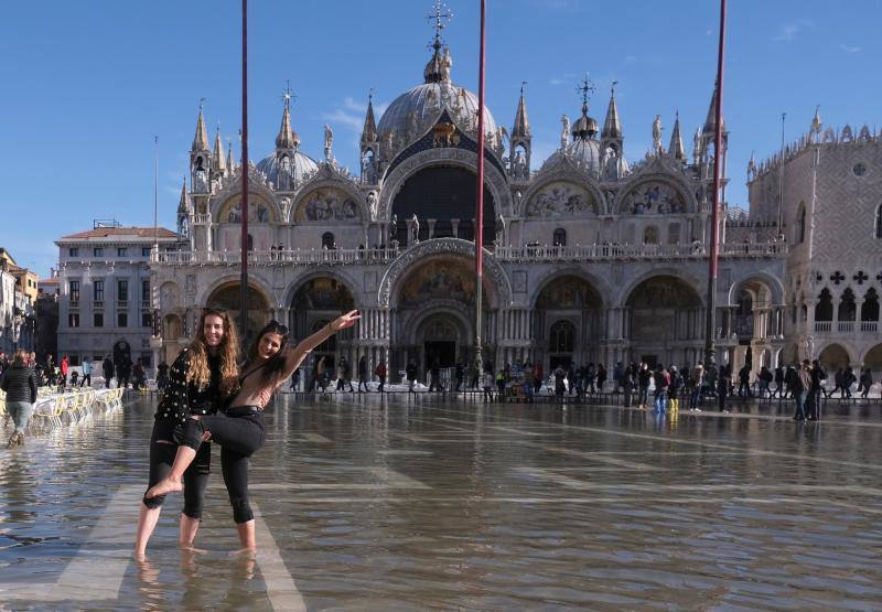 El periodo de pleamar es característico de otoño. Para pasear por la Plaza de San Marcos era necesario llevar botas de agua.