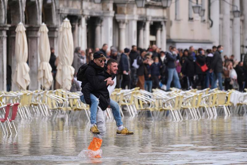 El periodo de pleamar es característico de otoño. Para pasear por la Plaza de San Marcos era necesario llevar botas de agua.