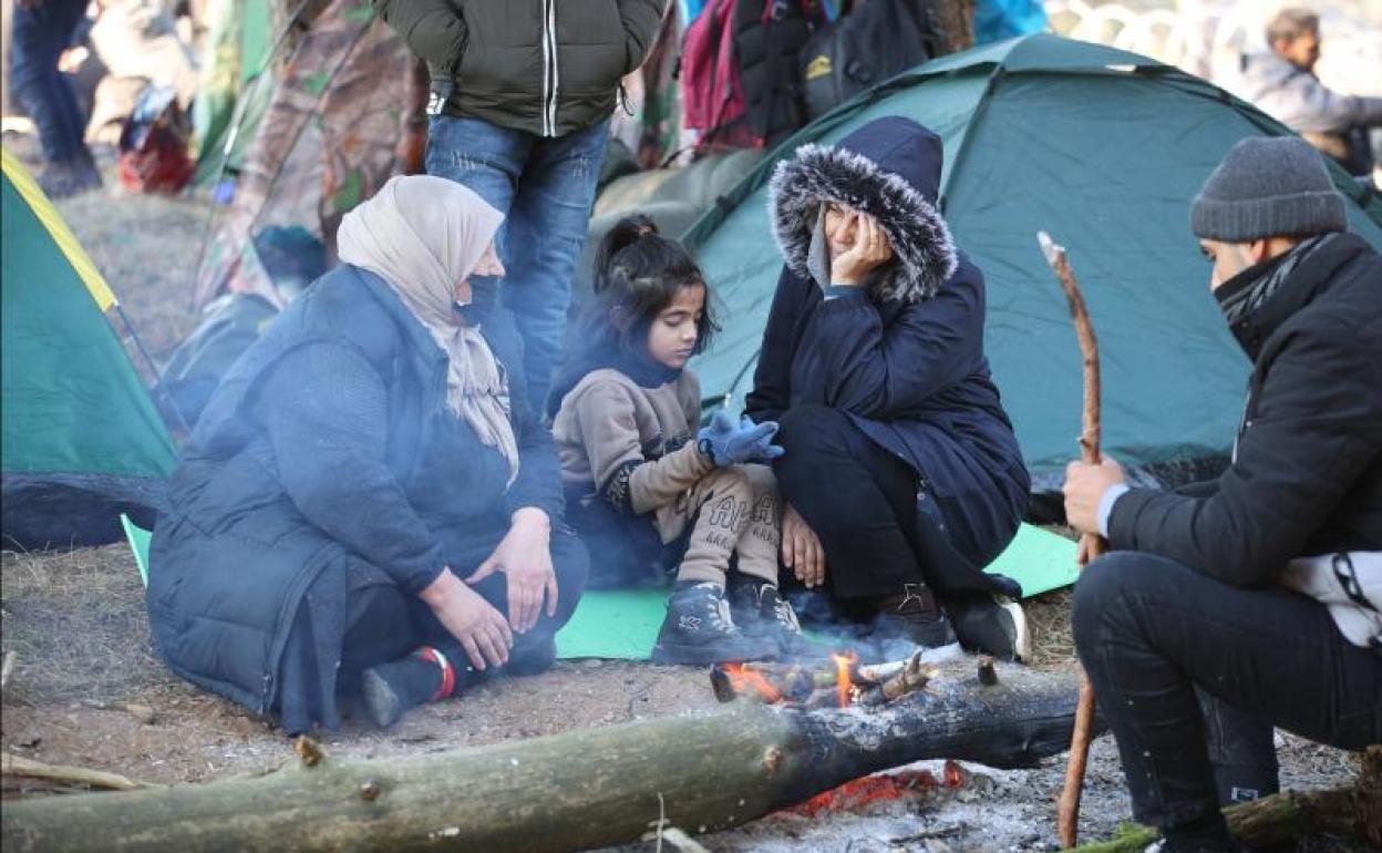 La presencia de numerosos niños en los campamentos de migrantes de la frontera preocupa a las organizaciones humanitarias.