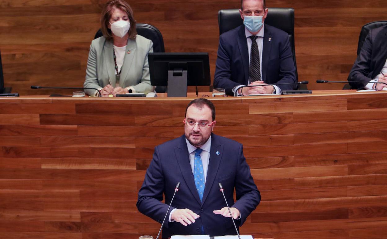Adrián Barbón, en la Junta General del Principado 