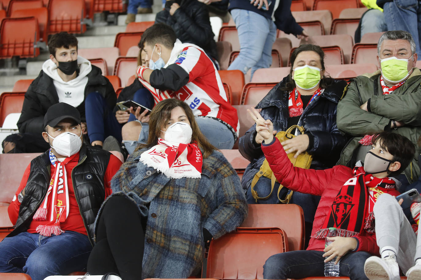 Fotos: ¿Estuviste en el Sporting - Real Sociedad B? ¡Búscate!