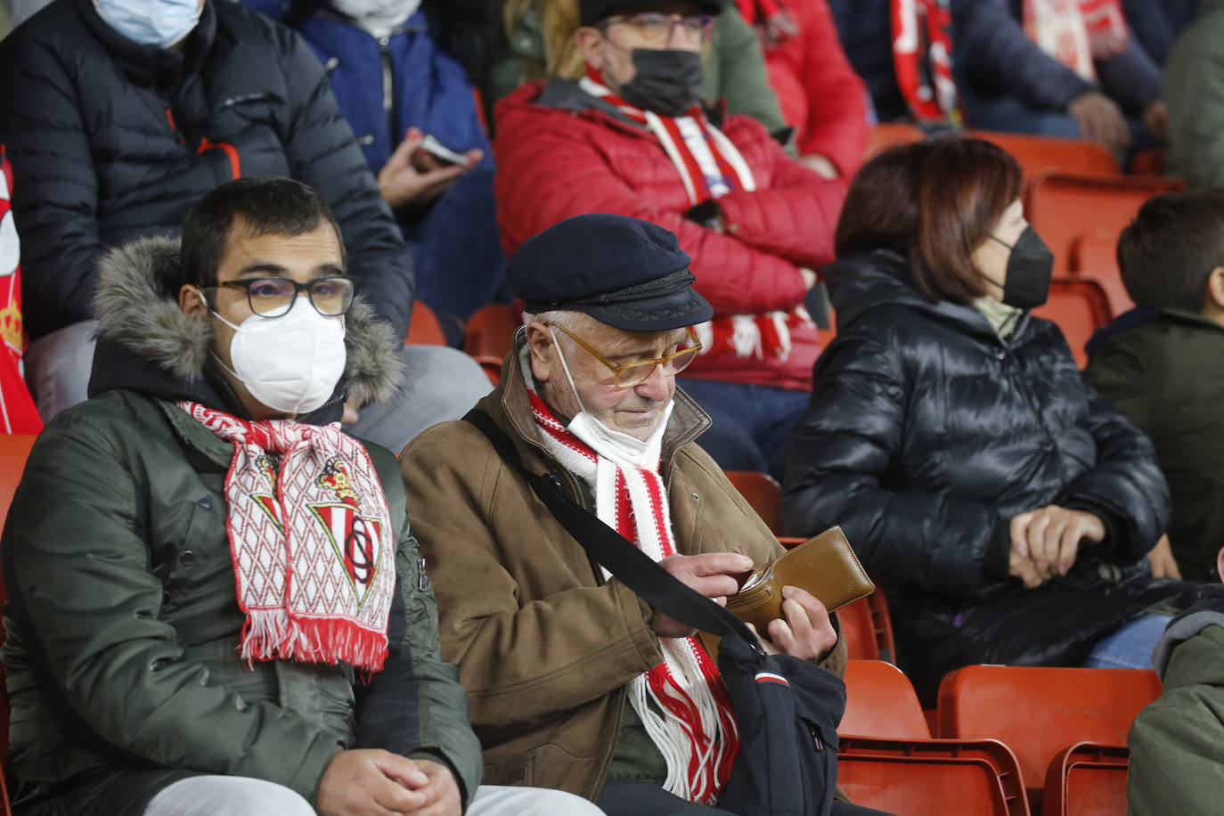 Fotos: ¿Estuviste en el Sporting - Real Sociedad B? ¡Búscate!