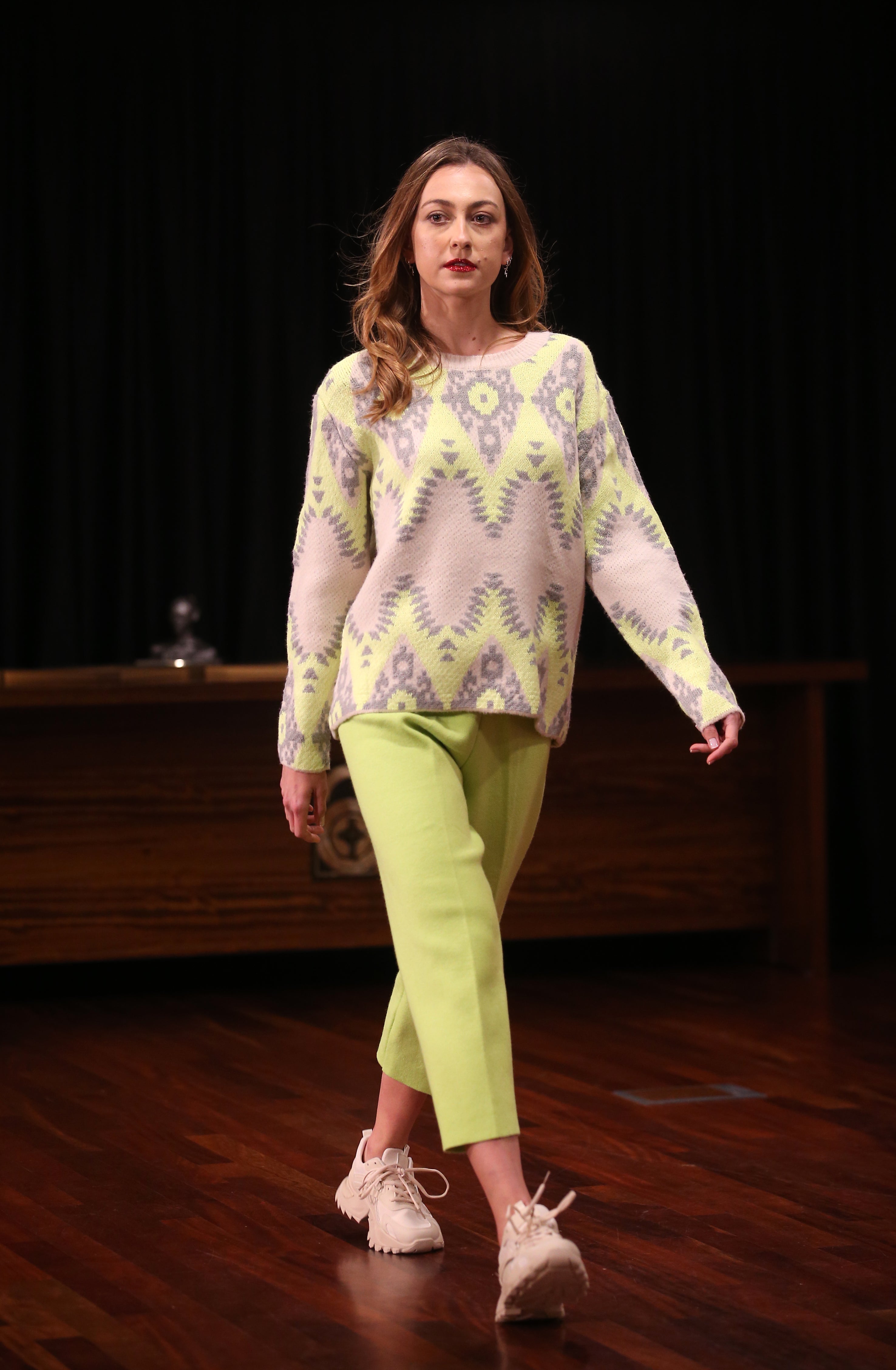 Tralará Moda, Mimé Bolsos, MySelf y Nereide han protagonizado el primer desfile de la Fashion Week Asturias. Las marcas han mostrado los conjuntos y complementos de la temporada otoño-invierno