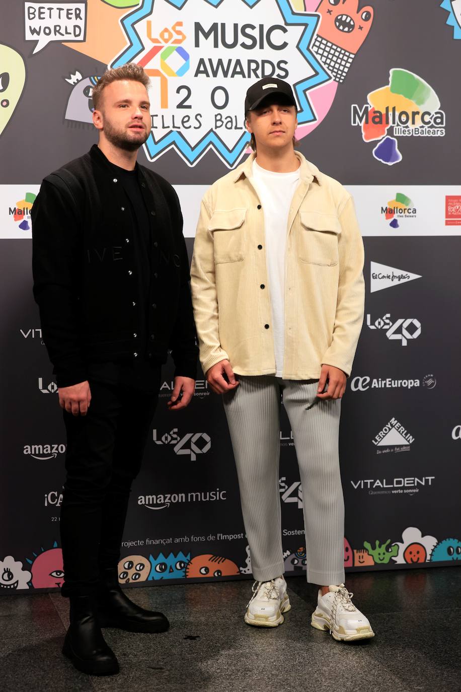 Ed Sheeran, C.Tangana y Sebastián Yatra han sido galardonados con los premios a mejor artista internacional, nacional y latino, respectivamente, en la gala de LOS40 Music Awards 2021. Pero el evento ha dejado otros momentos icónicos, como el 'photocall'. 