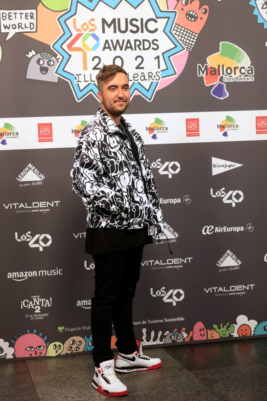 Ed Sheeran, C.Tangana y Sebastián Yatra han sido galardonados con los premios a mejor artista internacional, nacional y latino, respectivamente, en la gala de LOS40 Music Awards 2021. Pero el evento ha dejado otros momentos icónicos, como el 'photocall'. 